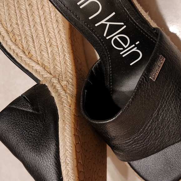 Calvin Klein - Picture 5 of 5